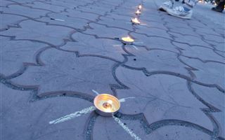 Около шести сотен свечей зажгли в Семее в честь Дня Победы – видео