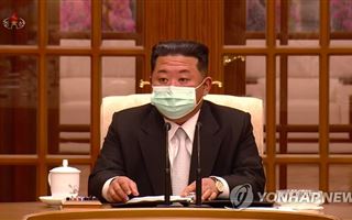 Ким Чен Ын впервые появился на публике в маске