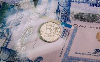 Курс тенге и доллара: как Казахстан может пострадать от санкций в отношении России
