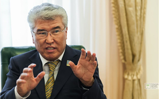 Бывший министр культуры Арыстанбек Мухамедиулы заявил после обысков об угрозах