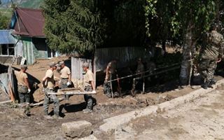 890 кубометров грязевых отложений вывезено с места схода селя в Текели
