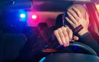В Акмолинской области пьяный водитель без прав ударил полицейского