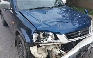 Автомобиль снес мопедиста в Алматы, он погиб на месте