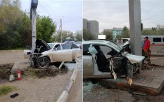 Автомобиль влетел в билборд в ЗКО, пассажирка погибла 