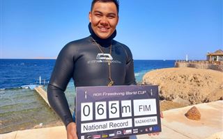 "Не дышать почти 5 минут": единственный казахстанец, ныряющий на глубину более 60 метров