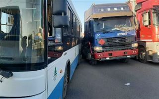В Актобе пассажиры двух автобусов пострадали в ДТП
