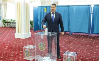 Премьер-министр РК Алихан Смаилов проголосовал на референдуме