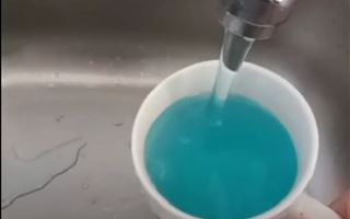 Синяя жидкость из крана питьевой воды напугала жителей Актау