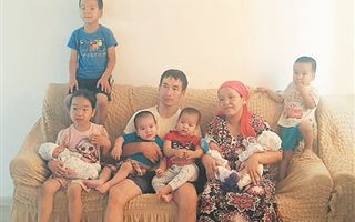 Казахстанка родила пятерых детей за два года