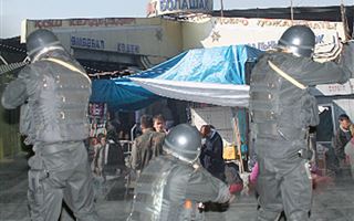 Оптовые рынки во власти криминала: базарную мафию возглавлял полковник полиции