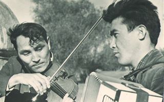 Начал карьеру на Западе, провел 8 лет в лагерях: невероятная история казахского скрипача-партизана 