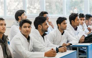 Из Украины в Казахстан на обучение приедут 200 индийских студентов-медиков