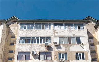 На юге Казахстана люди стали массово избавляться от балконов