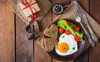 Врач развеяла популярный миф о пользе раннего завтрака для метаболизма