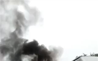 Алматыда нөсер жауын кезінде троллейбус өртенді (ВИДЕО)