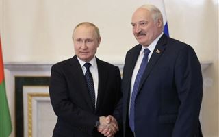 "Сақадай сай отыруымыз қажет": Лукашенко Путинді ядролық қару қолдануға дайын болуды шақырды