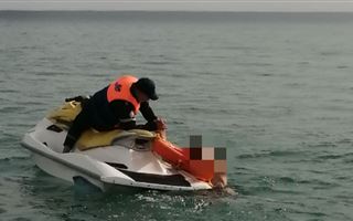 В Актау на Каспийском море спасли трех человек