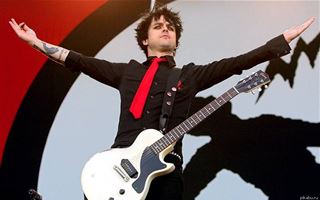 Солист Green Day Армстронг решил отказаться от гражданства США