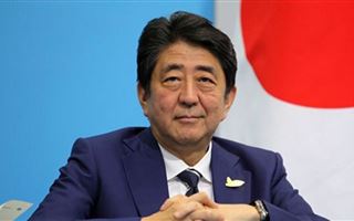 Экс-премьера Японии Синдзо Абэ ранили во время уличного выступления 