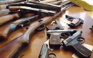 Жители Павлодара добровольно сдали в полицию 75 единиц оружия