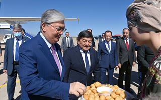 Президент Касым-Жомарт Токаев прибыл в Чолпон-Ату 