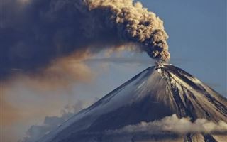 В Японии из-за извержения вулкана эвакуировали 34 человека