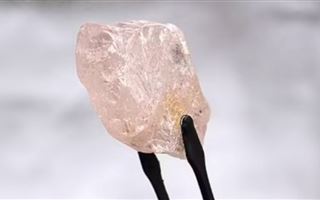 В Анголе за 300 лет нашли самый крупный розовый алмаз