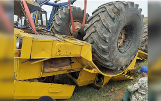 В Павлодарской области тракторист напился и уснул за рулем