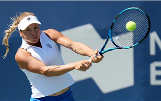 Теннисистка Юлия Путинцева вышла в четвертьфинал турнира в Торонто