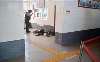 В Мангистау на вокзале мужчина сообщил о бомбе в его сумке