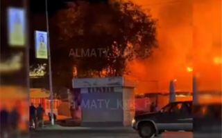 На одном из алматинских рынков случился пожар