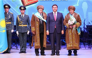 В Кызылординской области наградили автора герба Казахстана