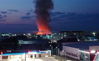 6 тысяч тонн земли завезли для тушения пожара на полигоне в Уральске