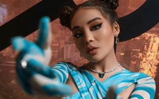 Казахстанская певица Say Mo заявила, что ее обокрали во время отдыха в Греции