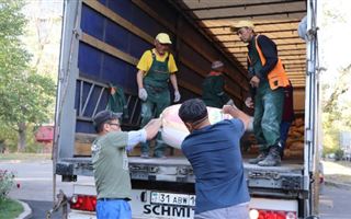 Из Алматы в Костанайскую область отправили 120 тонн гуманитарной помощи