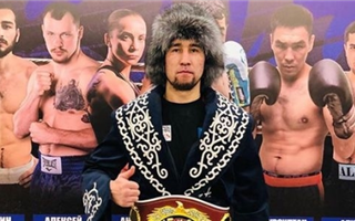 Казахстанский боксёр показал необычную "тренировку" с косой