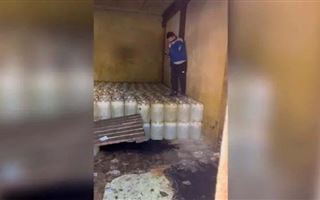 20 тонн серной кислоты изъяли в Жетыcу