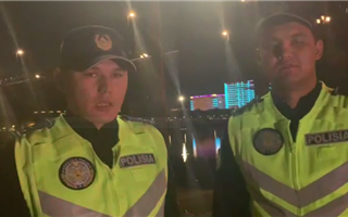 В Атырау полицейские спасли мужчину, прыгнувшего с моста