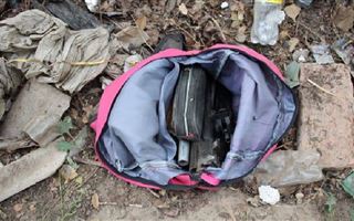 На окраине Жаркента в школьном рюкзаке нашли оружие и боеприпасы