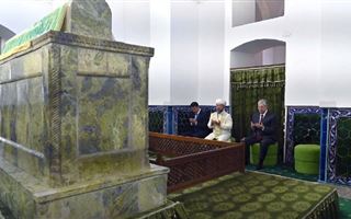 Глава государства посетил мавзолей Ходжи Ахмета Ясави