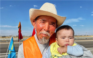 72-летний казахстанец прошёл более 7 тысяч километров по Казахстану в пешем путешествии
