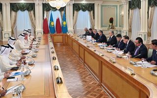 Лидеры Казахстана и Катара провели переговоры в расширенном формате