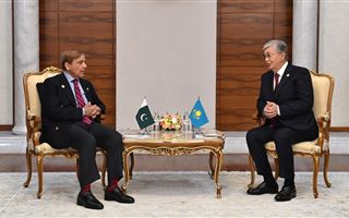 Президент Казахстана провел встречу с премьер-министром Пакистана Шахбазом Шарифом