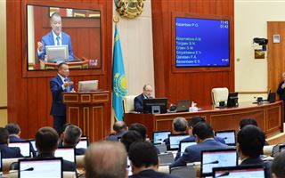 Ускенбаев отчитался перед депутатами Мажилиса о развитии автодорожной отрасли