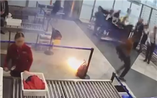 У посетителя алматинского аэропорта взорвался пауэрбанк - видео