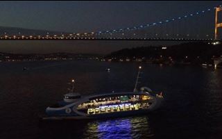 В Стамбуле на знаменитом мосту зажгли огни в цвет казахстанского флага