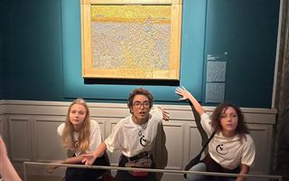 Экоактивисты облили супом картину Ван Гога на выставке в Риме