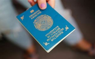 Гражданку Италии выдворили из Казахстана за двойное гражданство