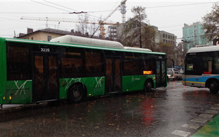 В Алматы за день случилось два ДТП с участием общественного транспорта