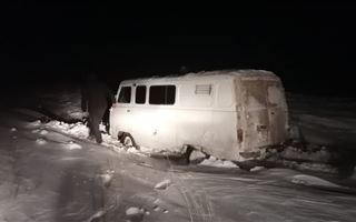 В ВКО из снежного заноса спасли водителя